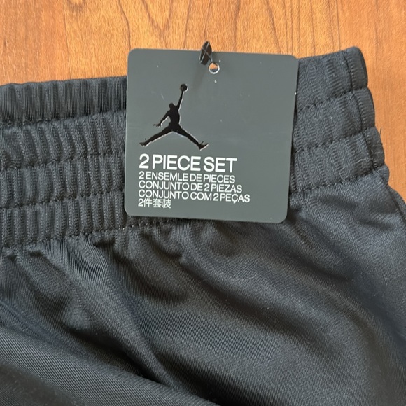 Jordan Bred Boys Matching 2 Piece Set Zip Up Sweatsuit Pants and Light Jacket - Picture 3 of 7